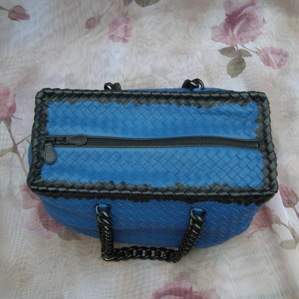 NEW Bottega Veneta Intrecciato Blue Leather Bag - Picture 9 of 16